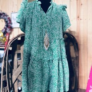 ENTRO DRESS AND NECKLACE